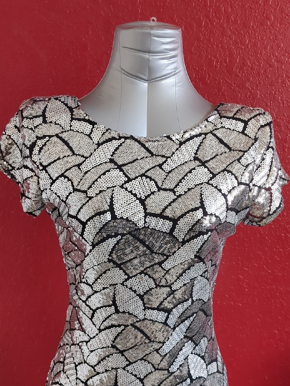 Rubber Ducky Silver & Black Sequin Open Back Short Sleeve Badycon Mini Dress - Picture 4 of 14